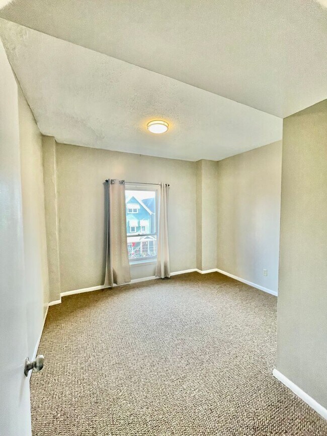 Building Photo - 332 Lehigh Avenue (Full Service)