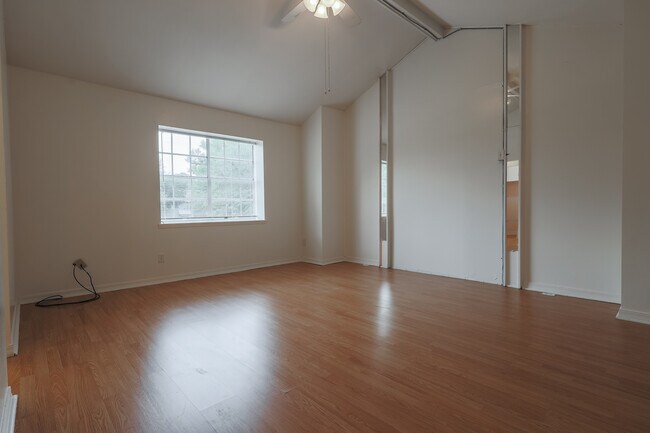 Building Photo - 10014 Stratmore Cir