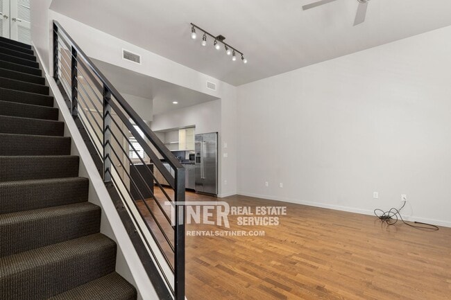 Building Photo - 1322 E Sutter Walk