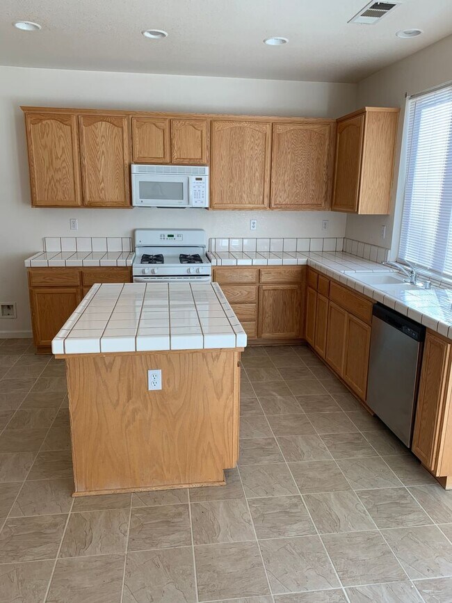 Building Photo - Beautiful home in Patterson