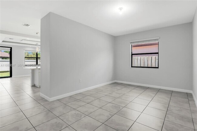 Building Photo - 2541 SE 1st St