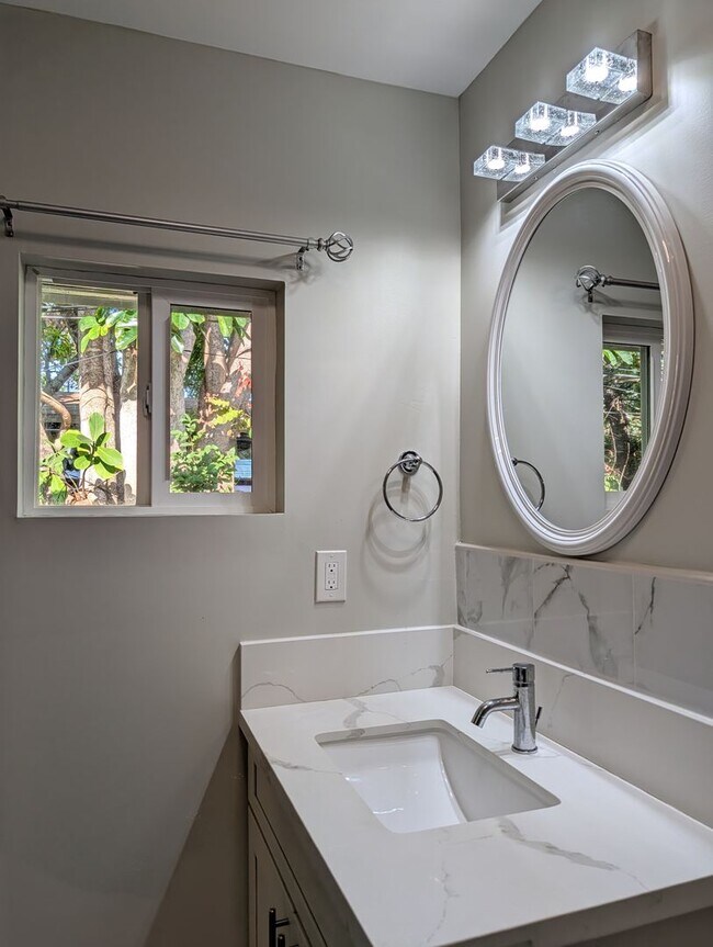 Building Photo - HINA30