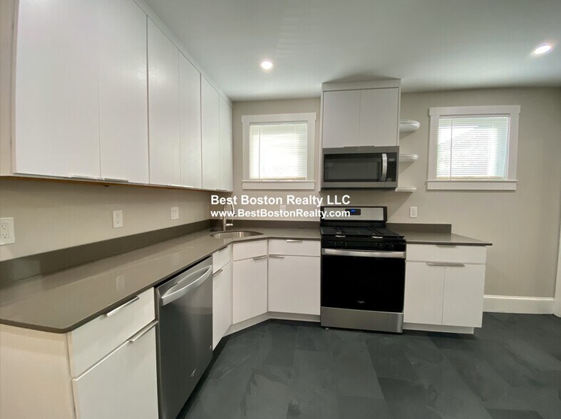 Building Photo - 23 Elmer St