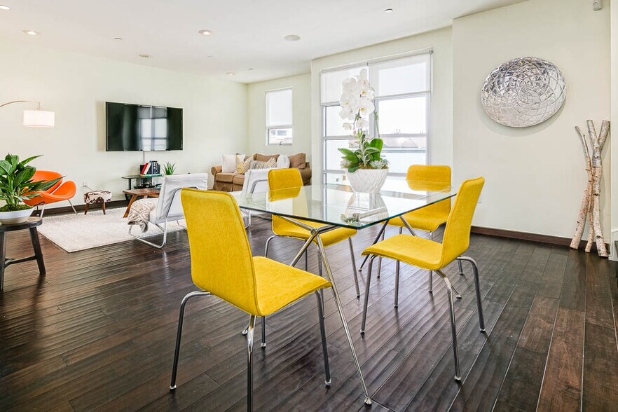 Building Photo - 257 S Hudson Ave