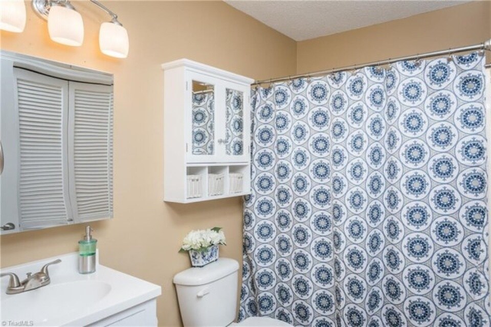 Building Photo - 204 Brambleton Ct