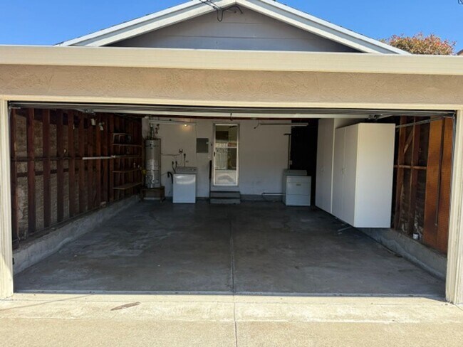 Building Photo - 2668 O'Donnell Dr