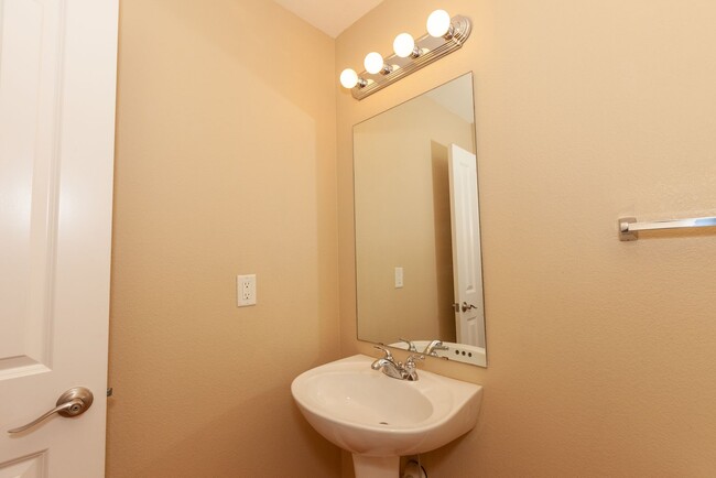 Building Photo - Spacious 3-Bedroom Townhome in Prime South...