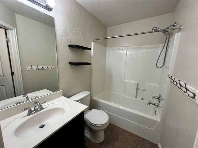 Building Photo - 6020 SE 86th St