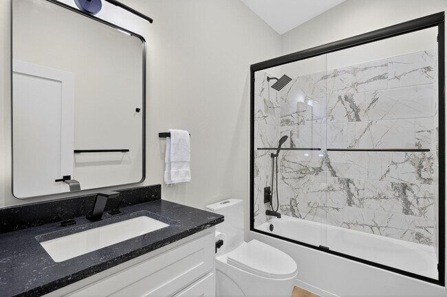 Building Photo - 820 Broken Arrow