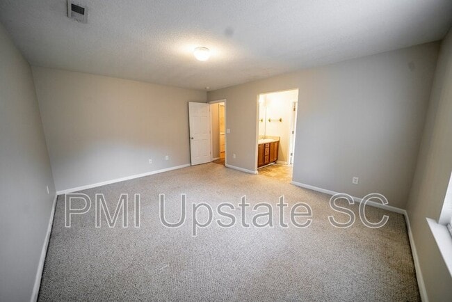 Building Photo - 335 Monti Dr