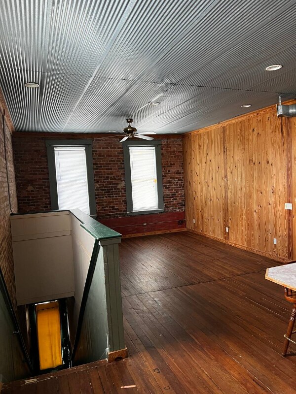 Building Photo - 1043 S Pine St