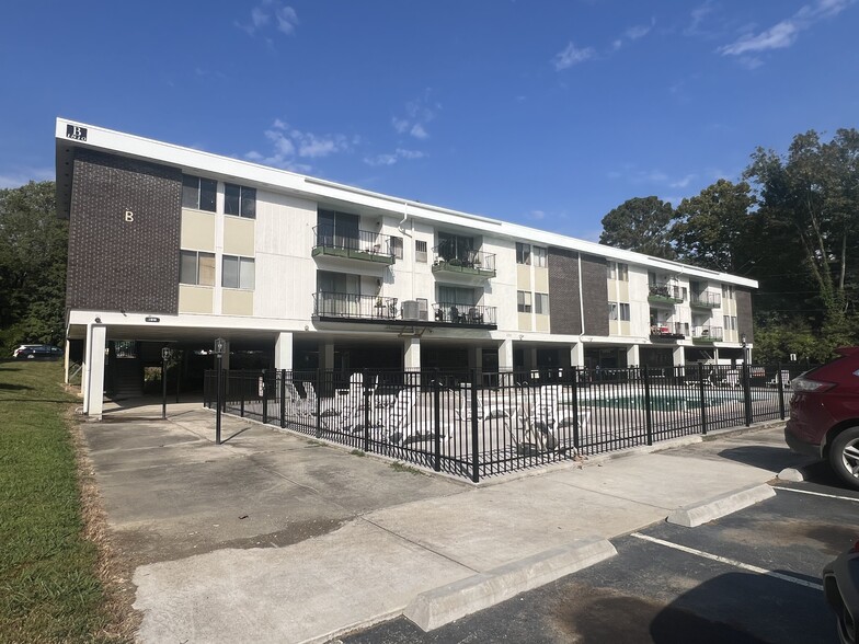 Building Photo - Emeralds Apartments