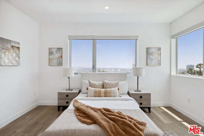 Building Photo - 957 Figueroa Terrace