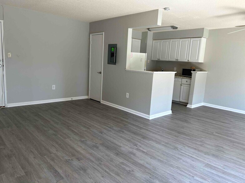 Building Photo - 4 S Van Dorn St