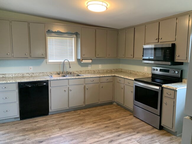 Building Photo - 14742 South Blvd