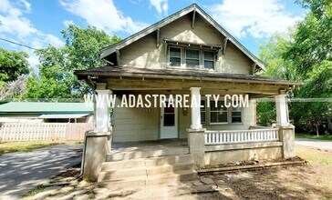 Building Photo - Amazing Historic Independence Home-Available NOW!!