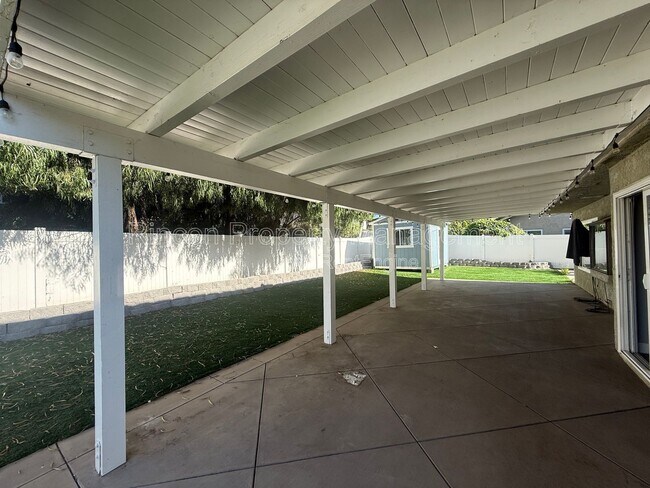 Building Photo - 911 Rawhide Pl