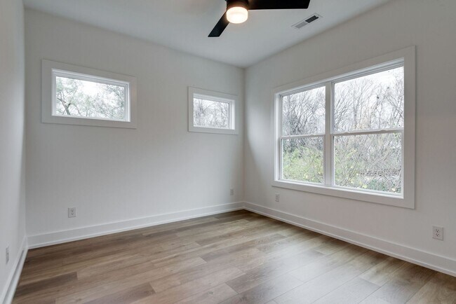 Building Photo - 862 W Sharpe Ave