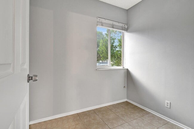 Building Photo - 116 Gardens Dr