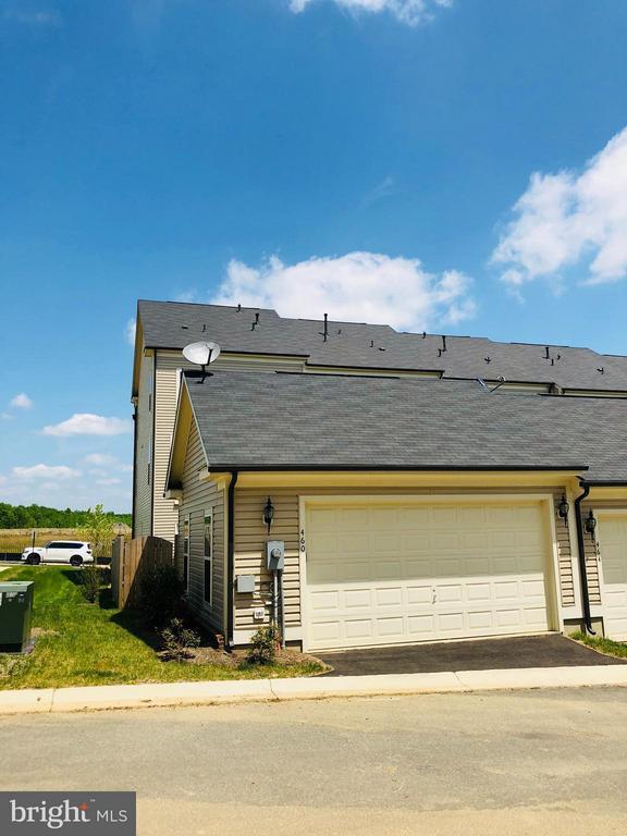 Building Photo - 460 Coneflower Ln