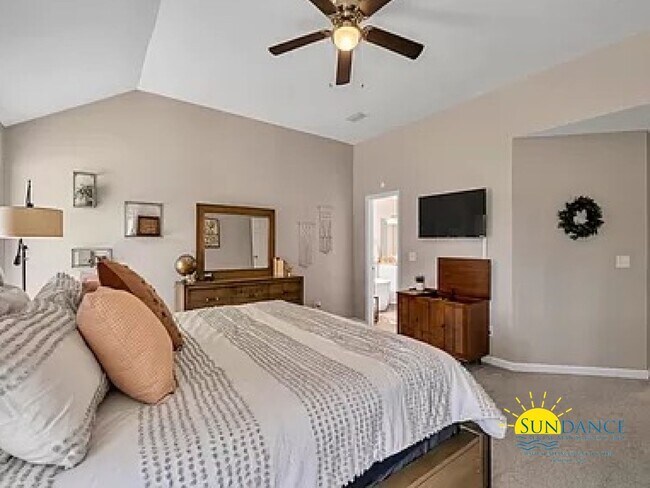 Building Photo - Spacious 3-Bedroom Home in Mary Esther Nea...