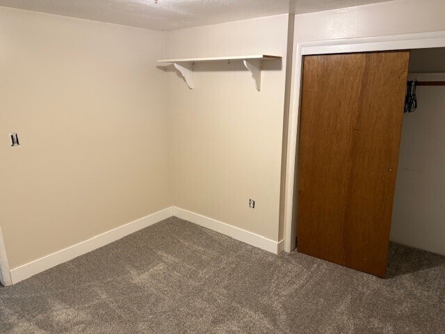 Building Photo - 498 Fern Dr