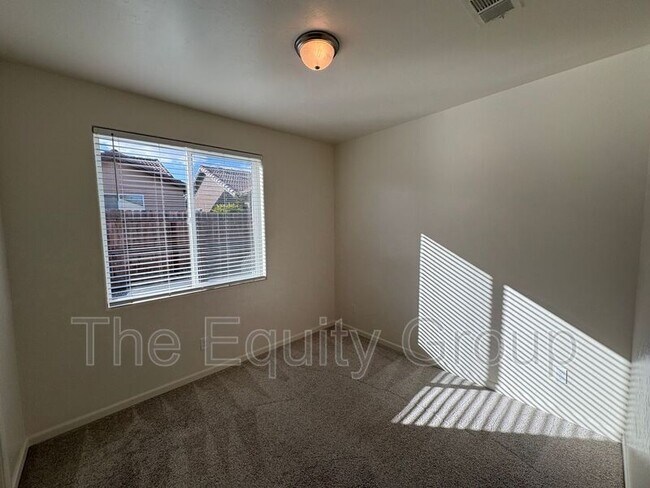 Building Photo - 3215 N Kent St