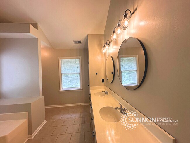 Building Photo - Spacious 4-Bedroom Home in Davis LakeSpacious 4-Bedroom Home in Davis