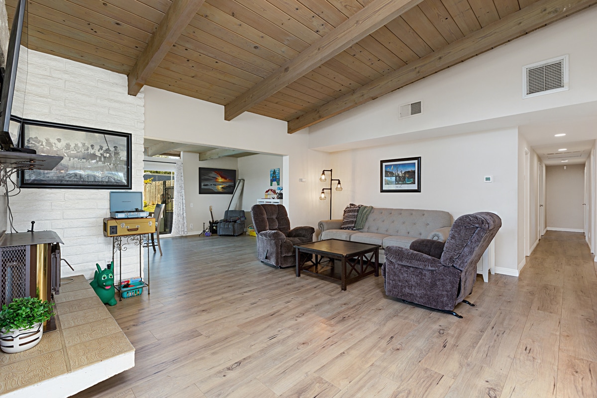 Building Photo - 1720 Via Entrada