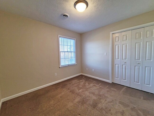 Building Photo - 316 Jones Ln