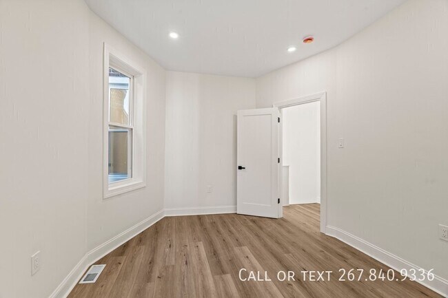 Building Photo - 2921 W Oxford St