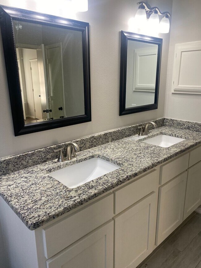 Building Photo - 318 Spanish Moss Dr