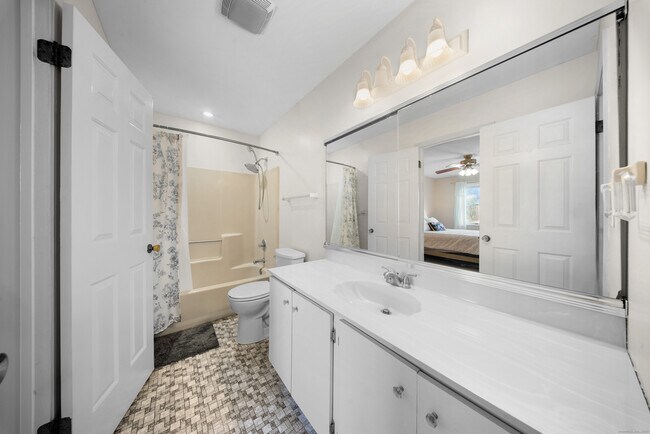 Building Photo - 83 Carriage Dr