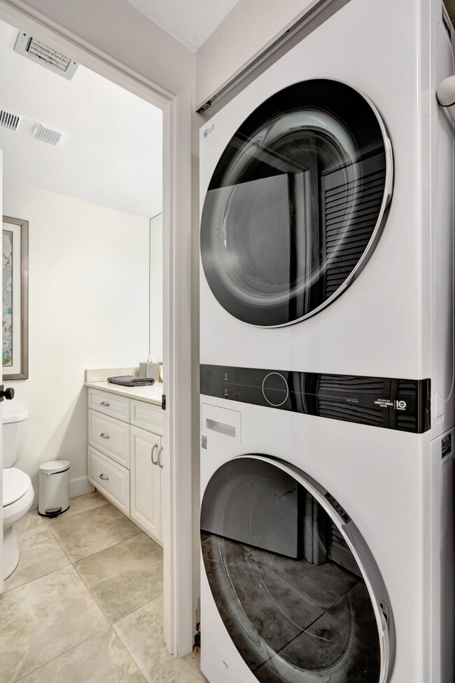 Building Photo - 353 S US Hwy 1