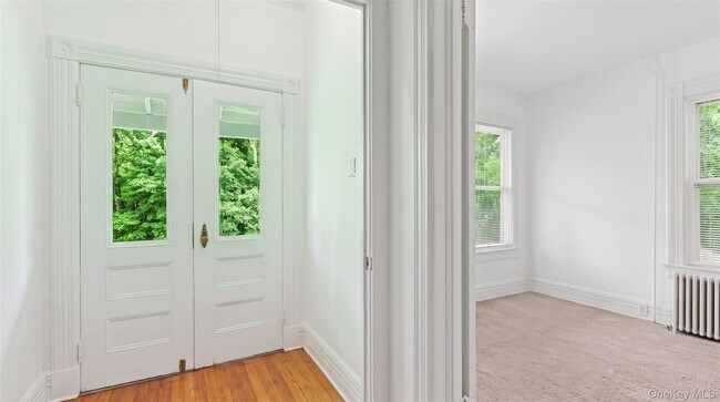 Building Photo - 376 Montauk Hwy