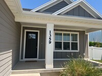 Building Photo - Beautiful Home Built in 2024, Upstairs