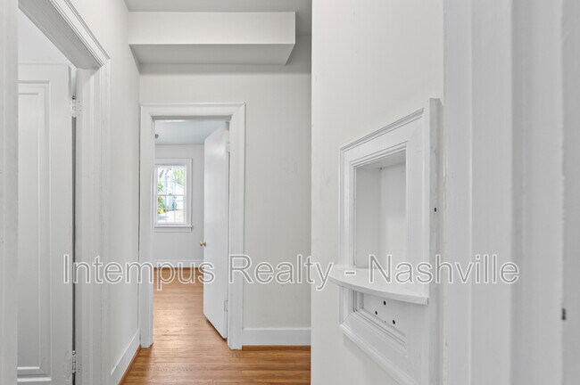 Building Photo - 2529 Ashwood Ave