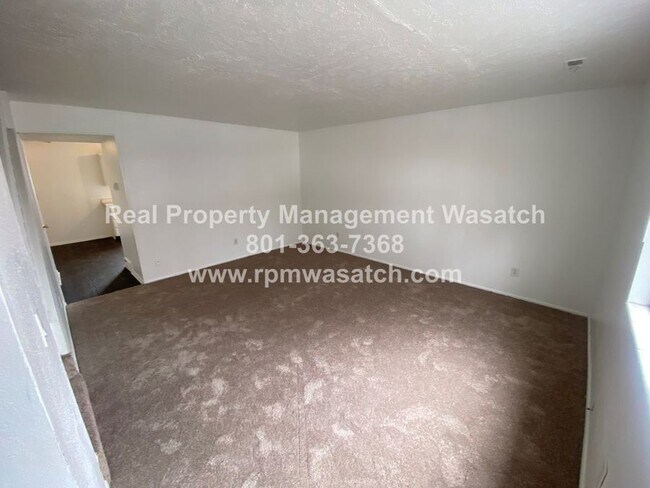 Building Photo - 669 Candlelite Ln