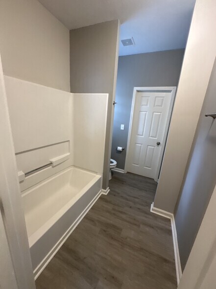 Building Photo - Room in House on Etheridge Dr NW