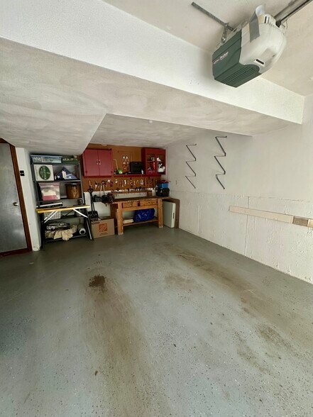 Garage - 4480 Post Rd