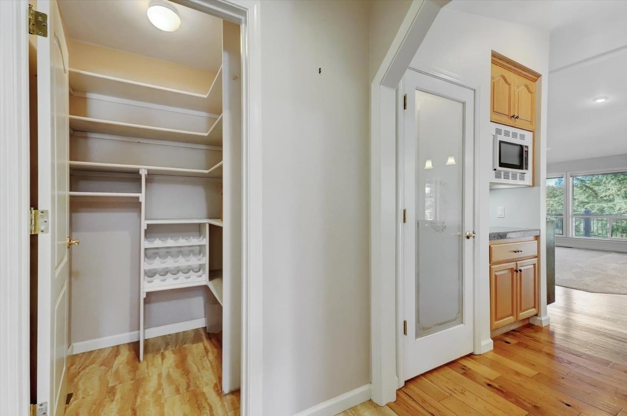 Pantry 1 - 18527 Jayhawk Dr