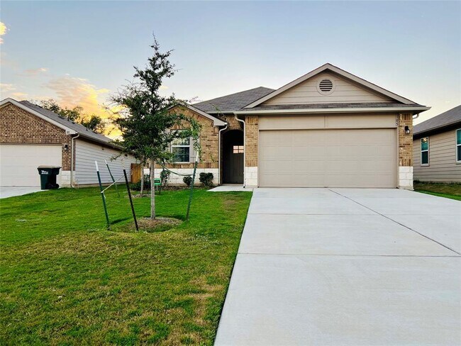 Building Photo - 105 Naset Dr