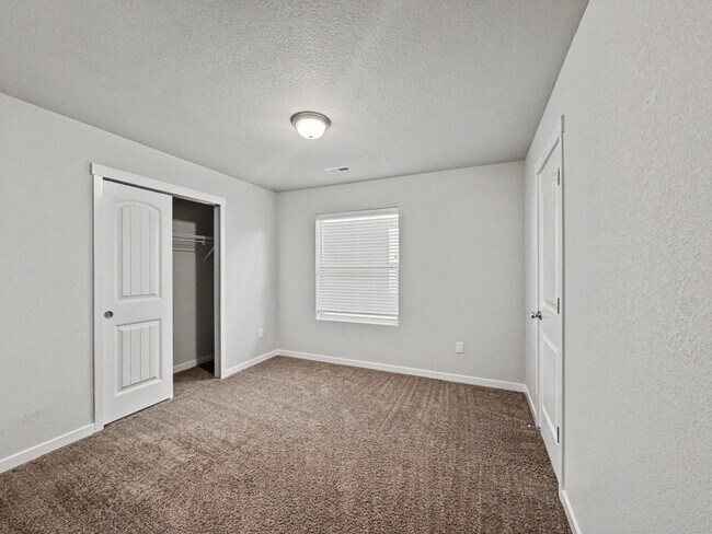 Building Photo - 4668 Ports Down Ln