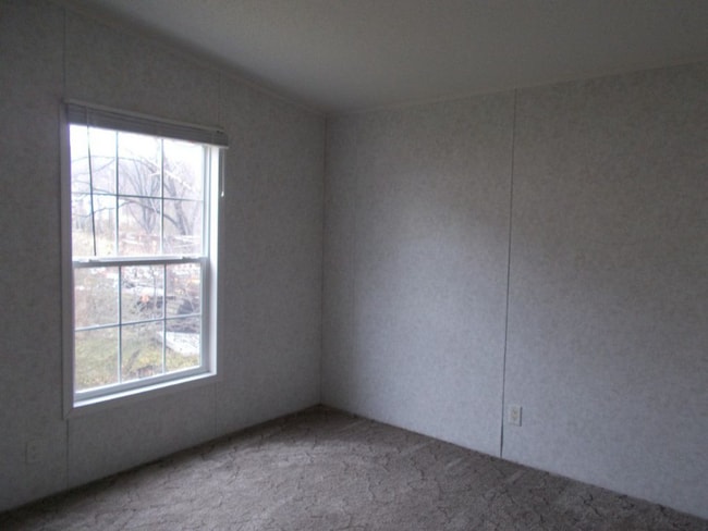 Building Photo - 422 Henry St