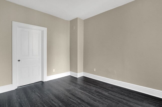 Building Photo - Spacious 4 Bedroom, 1 Bath Home in North York!