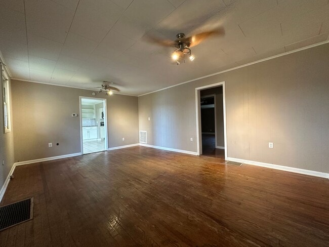 Building Photo - 3 Bdrm/1 Bath Brick Home  Kingsport TN