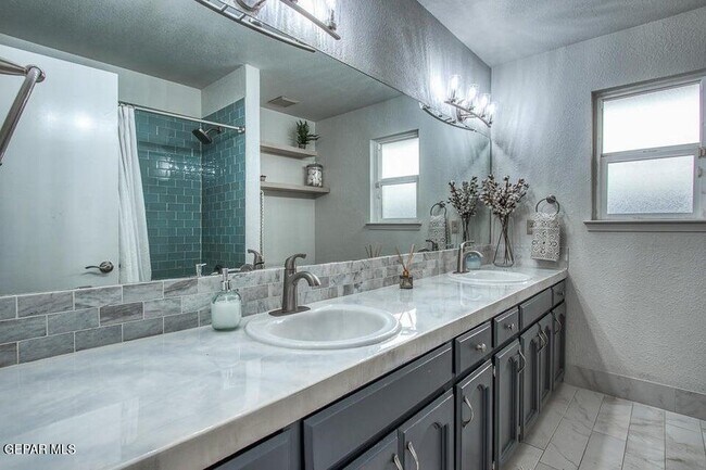 Building Photo - 6344 Via Aventura Dr