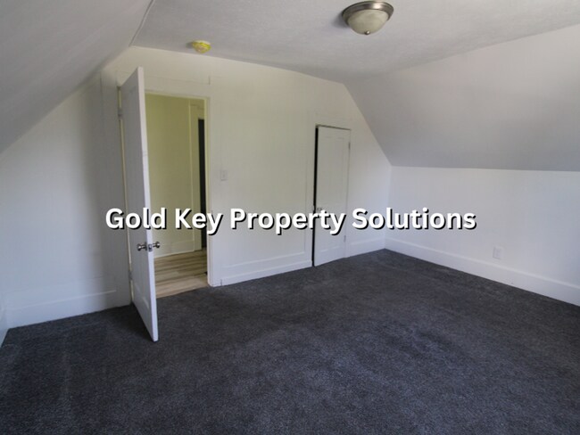 Building Photo - Nicely renovated 3 BR 1 BA House with Central Air (SECTION 8 APPROVED)