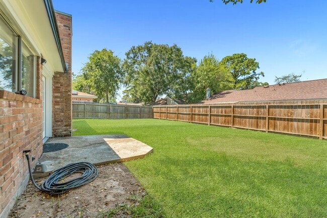 Building Photo - 8206 Willow Forest Dr