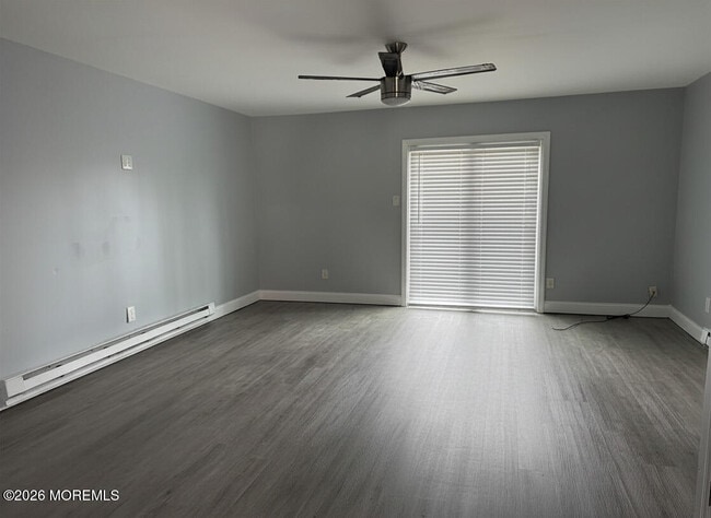 Building Photo - 660 Tara Dr